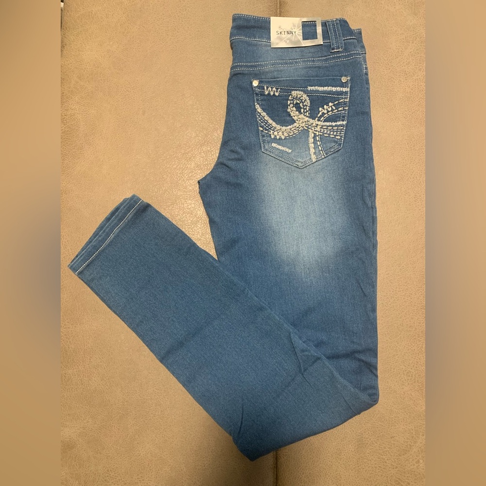 Almost Famous Crave Fame Jrs Skinny Embroidered Pockets Jegging Jean NWT Size 7